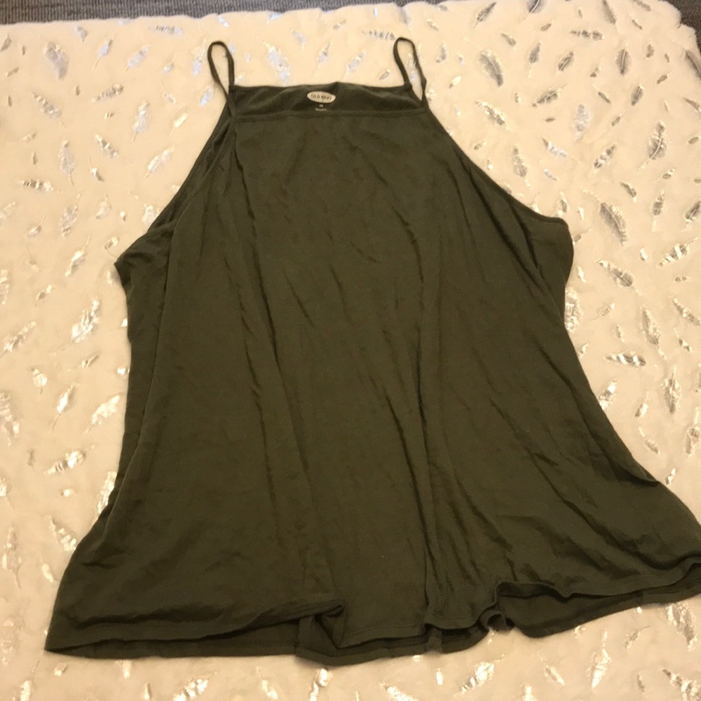 Cute, basic, square neck tank. Perfect basic!